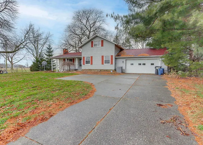 Central & Private Milan Home ~ 10 Mi To Sandusky!