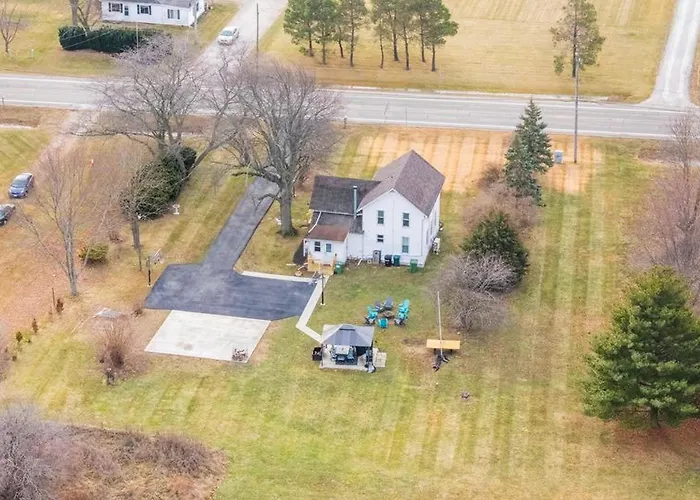 Welcoming Port Clinton Vacation Rental!