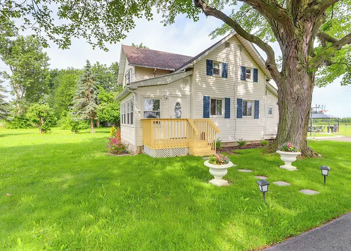 Welcoming Port Clinton Vacation Rental!